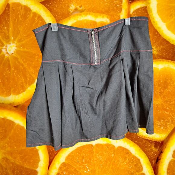 Royal Bones Women's Daang Tripp Curve Midnight Pleated Chain Mini Skirt Size XL - Picture 3 of 5